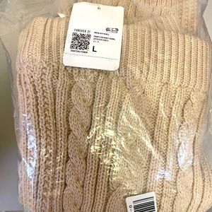 Cable knit leggings.